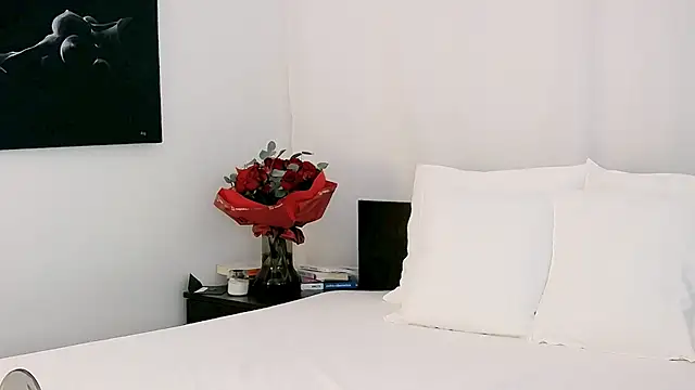 Snapshot of LeahDenver chatting on October 13, 2025, 10:48 am LeahDenver online show from October 13, 2025, 10:48 am