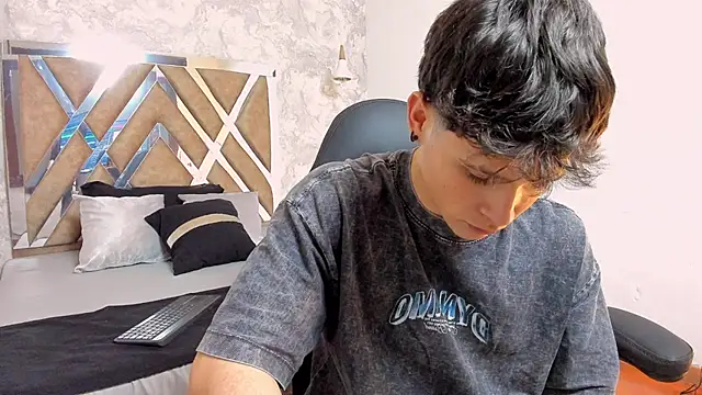 Snapshot of kraven_lust chatting on February 12, 2026, 3:12 am kraven lust online show from February 12, 2026, 3:12 am