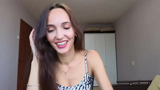 Lillian-Clark online show from November 4, 2025, 10:36 am