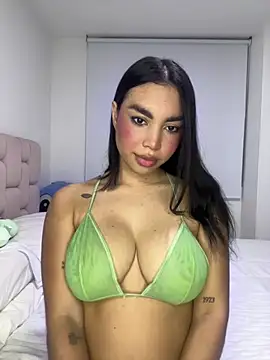 karolaalcendra online show from March 11, 2026, 3:12 am