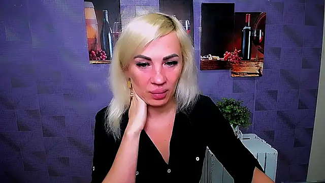 EmmaCat  online show from September 18, 2025, 5:31 am