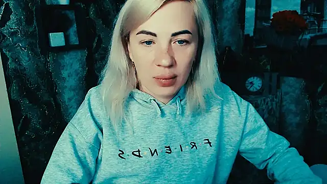 EmmaCat  online show from October 27, 2025, 6:28 am