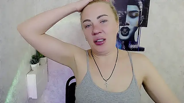 EmmaCat  online show from February 10, 2026, 6:17 am