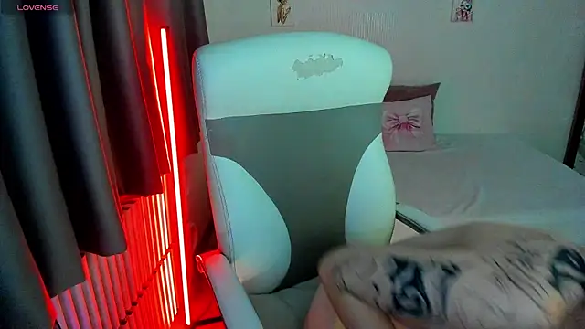 Megancat333 online show from October 8, 2025, 12:14 pm