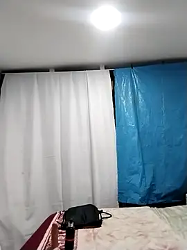 LaraCaliente online show from October 24, 2025, 12:30 am