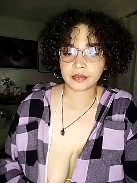 Snapshot of Julie_wallace chatting on October 5, 2025, 12:31 am Julie wallace online show from October 5, 2025, 12:31 am