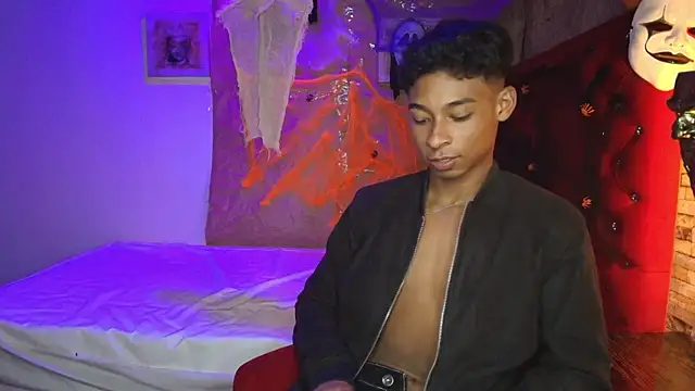 Snapshot of CoffeNaughty_nom chatting on October 24, 2025, 4:09 am CoffeNaughty nom online show from October 24, 2025, 4:09 am