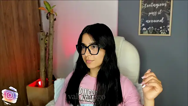 val varago online show from November 3, 2025, 2:24 am