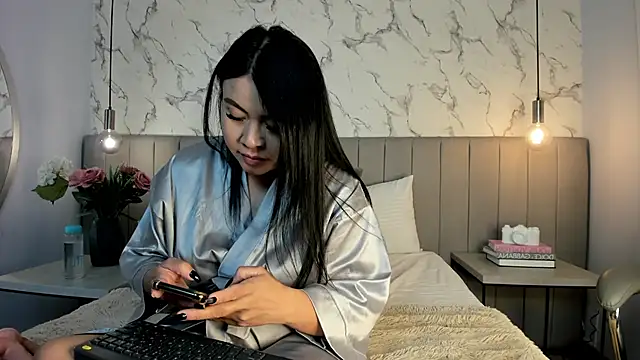 Amber Santana online show from November 4, 2025, 9:03 pm