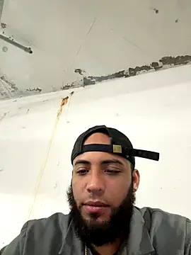 LeoPR00 online show from October 9, 2025, 9:02 pm