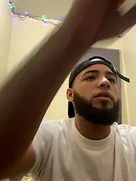 LeoPR00 online show from December 4, 2025, 6:44 am