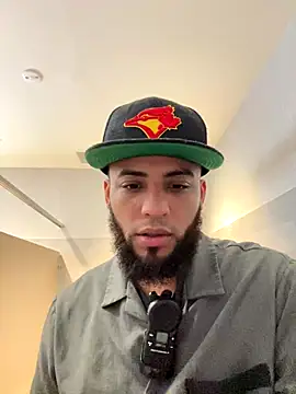 LeoPR00 online show from December 17, 2025, 2:39 am