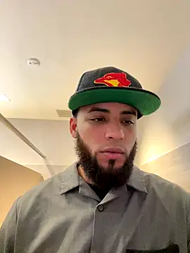 LeoPR00 online show from December 19, 2025, 1:45 am