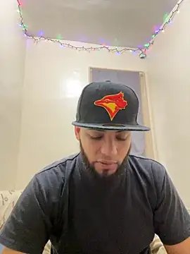 LeoPR00 online show from December 19, 2025, 3:19 pm