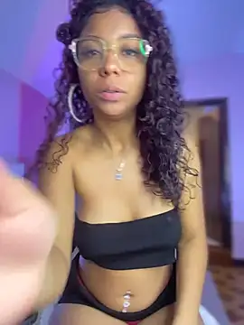 PrettyTiana  online show from November 27, 2025, 9:17 pm