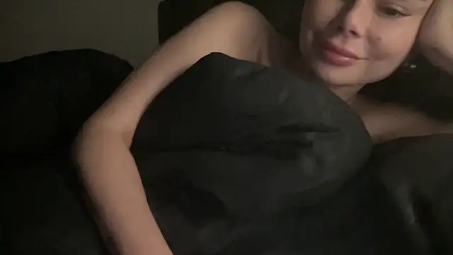Snapshot of Orlinah chatting on November 8, 2025, 6:07 pm Orlinah online show from November 8, 2025, 6:07 pm