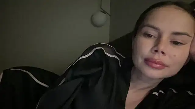 Snapshot of Orlinah chatting on November 18, 2025, 4:00 pm Orlinah online show from November 18, 2025, 4:00 pm