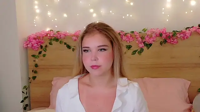 Lilith Bonheur online show from October 6, 2025, 8:17 pm