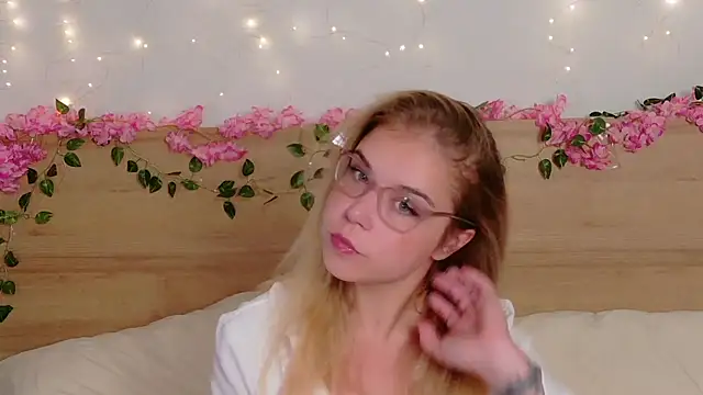 Lilith Bonheur online show from October 15, 2025, 8:09 pm