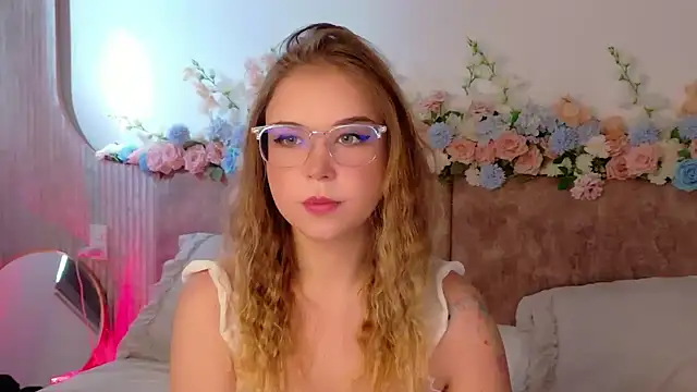 Lilith Bonheur online show from April 30, 2026, 12:28 am
