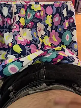 qeer098755 online show from November 12, 2025, 10:04 am