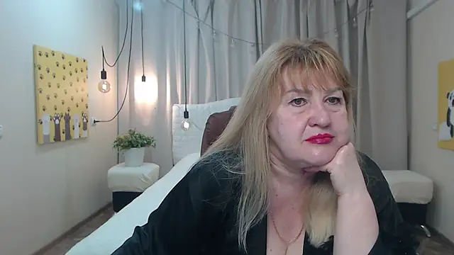 Snapshot of EmmaEllison chatting on May 20, 2026, 6:19 am EmmaEllison online show from May 20, 2026, 6:19 am