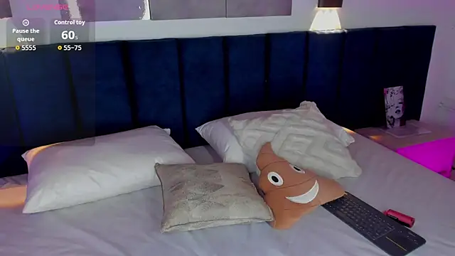 SharonLovee online show from March 25, 2026, 10:27 pm