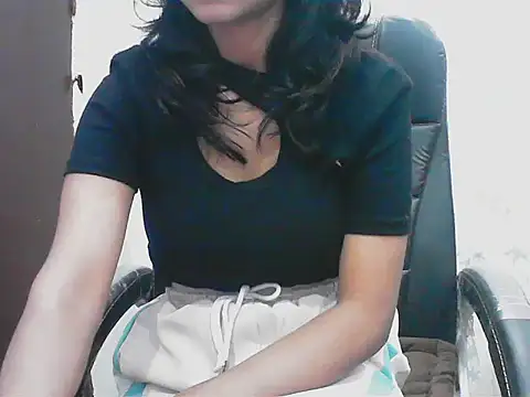 short girl  online show from February 27, 2026, 5:24 pm