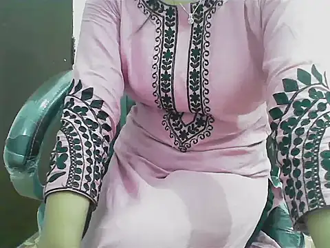 short girl  online show from March 19, 2026, 5:06 pm