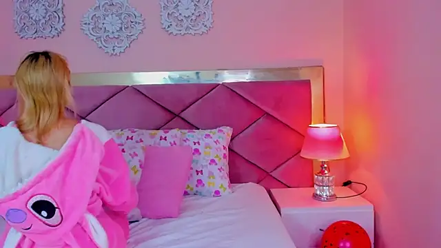 ChloeLaurentt online show from February 20, 2026, 8:42 pm