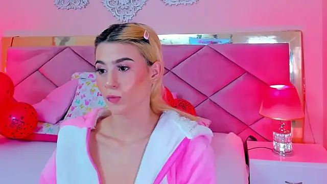 Snapshot of ChloeLaurentt chatting on March 4, 2026, 11:44 pm ChloeLaurentt online show from March 4, 2026, 11:44 pm