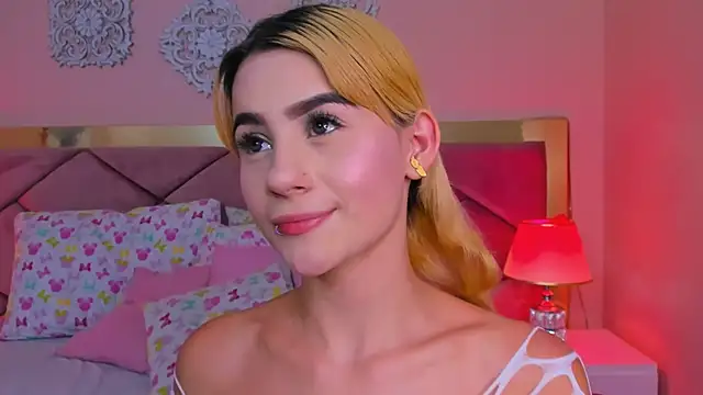 Snapshot of ChloeLaurentt chatting on March 11, 2026, 8:37 pm ChloeLaurentt online show from March 11, 2026, 8:37 pm