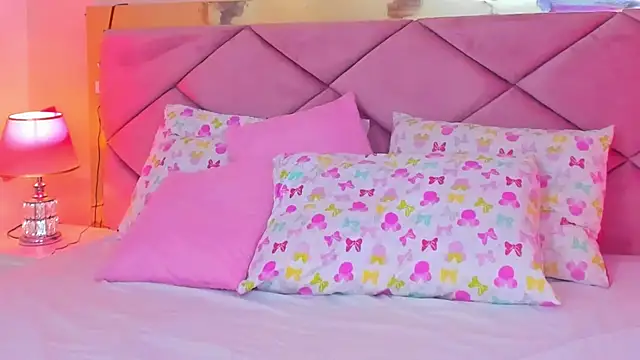 Snapshot of ChloeLaurentt chatting on March 13, 2026, 8:37 pm ChloeLaurentt online show from March 13, 2026, 8:37 pm