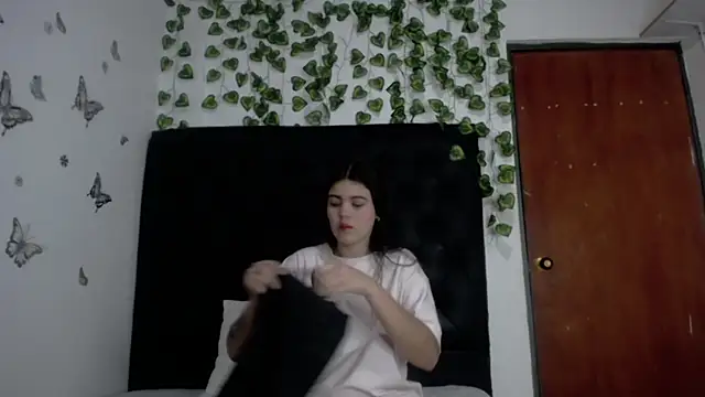 Snapshot of isabel_09 chatting on April 6, 2026, 12:28 pm isabel 09 online show from April 6, 2026, 12:28 pm