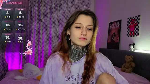 LilithPoison online show from October 17, 2025, 6:10 pm