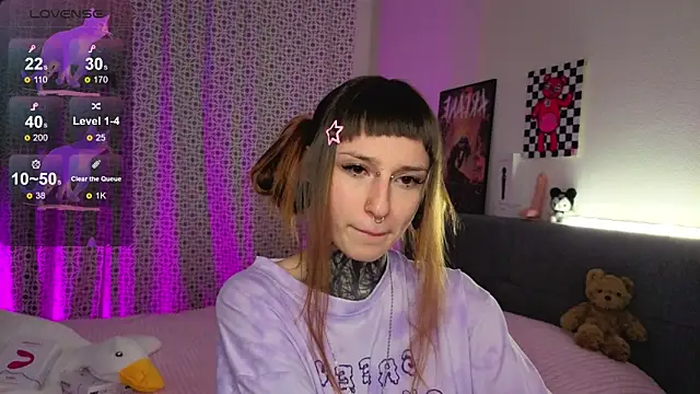 LilithPoison online show from November 15, 2025, 6:04 pm