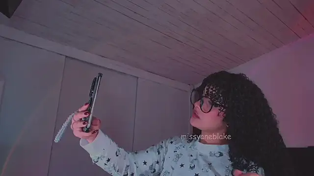 missvaneblake online show from December 3, 2025, 11:08 am