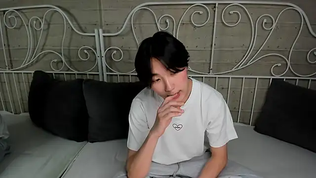 HeejinWang online show from November 1, 2025, 8:11 pm