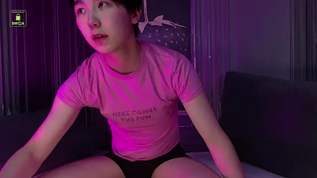 HeejinWang online show from May 18, 2026, 4:29 am
