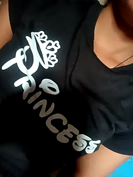 Aaisha-16 online show from April 18, 2026, 4:27 am