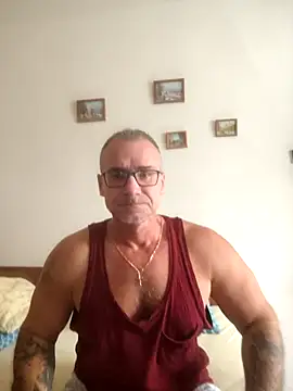 Snapshot of chcem1975 chatting on September 15, 2025, 11:43 am chcem1975 online show from September 15, 2025, 11:43 am