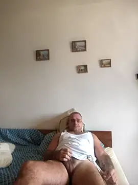 Snapshot of chcem1975 chatting on September 17, 2025, 9:00 am chcem1975 online show from September 17, 2025, 9:00 am