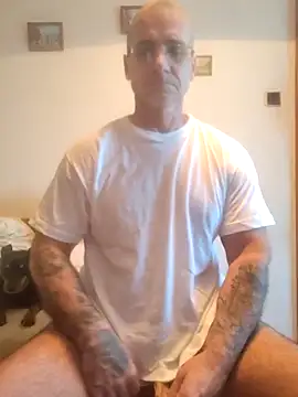 Snapshot of chcem1975 chatting on October 4, 2025, 7:28 am chcem1975 online show from October 4, 2025, 7:28 am