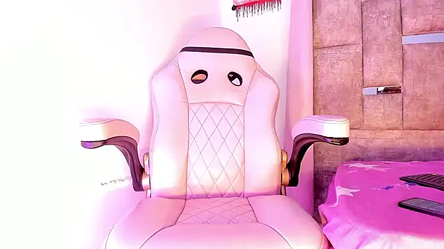 Mia royal online show from October 24, 2025, 8:27 pm