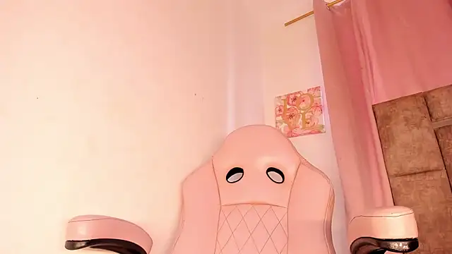 Mia royal online show from December 18, 2025, 8:48 pm