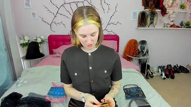 SabrinaRayX online show from March 10, 2026, 10:09 am