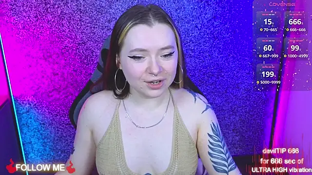 Snapshot of CarolinaReaperr chatting on November 5, 2025, 10:48 am CarolinaReaperr online show from November 5, 2025, 10:48 am