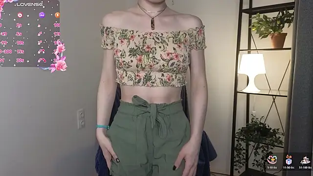 Snapshot of KarenSmitht chatting on March 19, 2026, 4:22 pm KarenSmitht online show from March 19, 2026, 4:22 pm