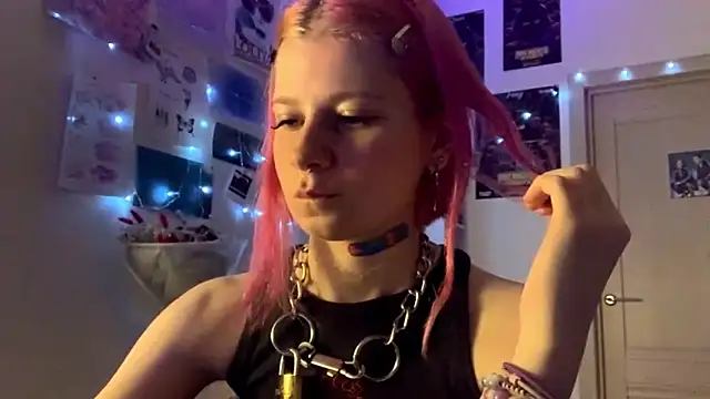 Snapshot of PinkVampire chatting on September 18, 2025, 5:04 pm PinkVampire online show from September 18, 2025, 5:04 pm