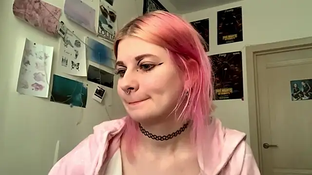 Snapshot of PinkVampire chatting on October 4, 2025, 1:20 pm PinkVampire online show from October 4, 2025, 1:20 pm